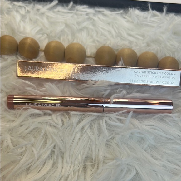 Laura Mercier Caviar Stick Eye Shadow -Bed of roses-Metallic Pink Rose - Picture 3 of 6